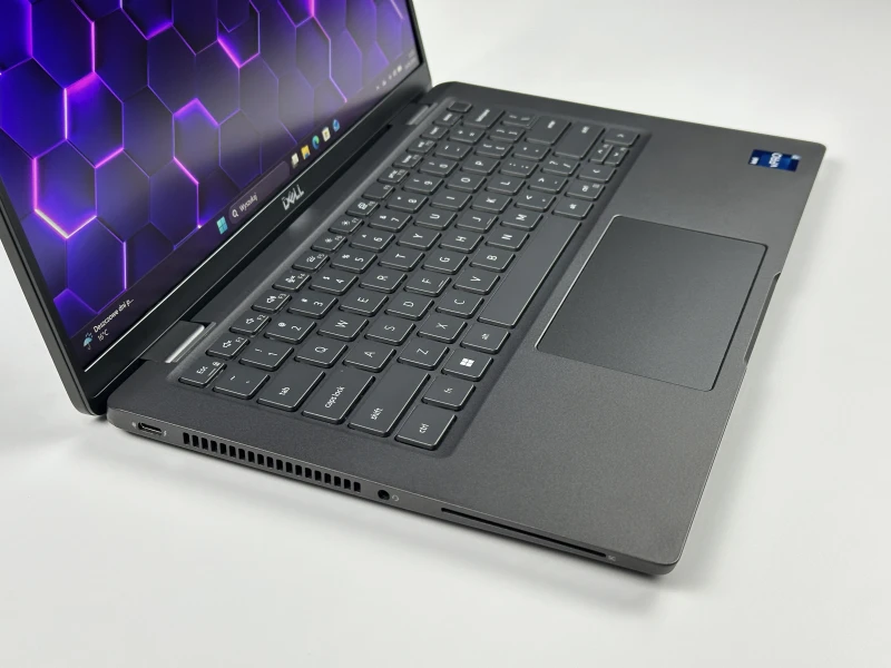 Dell Latitude 7430 - i7-1265U, 32GB RAM. Lekki ultrabook biznesowy z obudową Carbon, stworzony do intensywnej pracy mobilnej i wielozadaniowości.