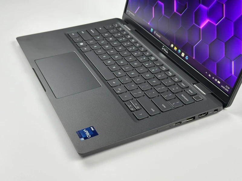 Dell Latitude 7430 - i7-1265U, 32GB RAM. Lekki ultrabook biznesowy z obudową Carbon, stworzony do intensywnej pracy mobilnej i wielozadaniowości.
