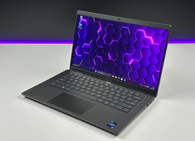 Dell Latitude 7430 - i7-1265U, 32GB RAM. Lekki ultrabook biznesowy z obudową Carbon, stworzony do intensywnej pracy mobilnej i wielozadaniowości.