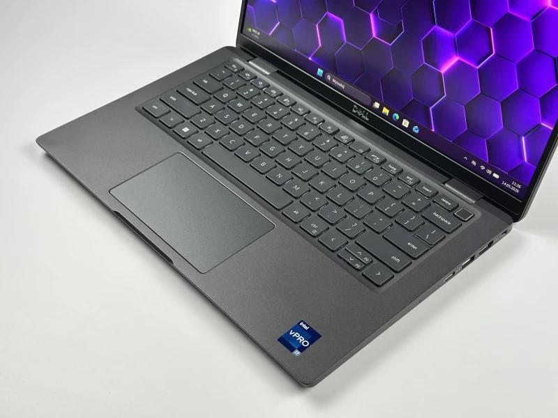 Dell Latitude 7430 - i7-1265U, 32GB RAM. Lekki ultrabook biznesowy z obudową Carbon, stworzony do intensywnej pracy mobilnej i wielozadaniowości.