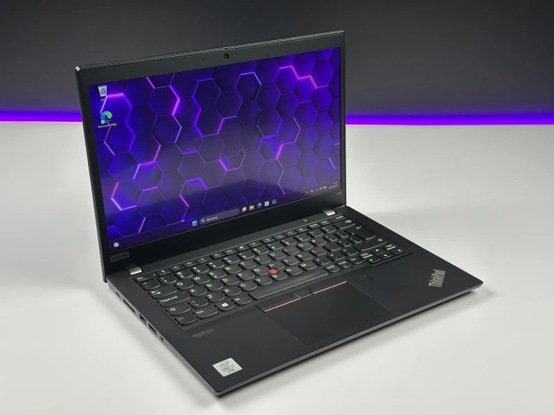 Lenovo ThinkPad X13 Gen 1 i7-10610U, 16GB RAM, dotykowy ekran 13,3" FHD   – kompaktowy laptop biznesowy do pracy mobilnej i codziennej.