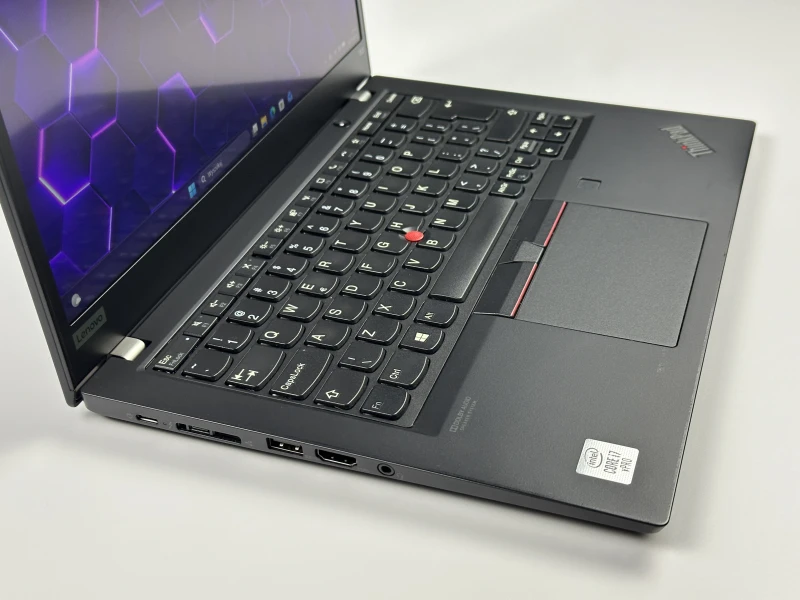 Lenovo ThinkPad X13 Gen 1 i7-10610U, 16GB RAM, dotykowy ekran 13,3" FHD   – kompaktowy laptop biznesowy do pracy mobilnej i codziennej.