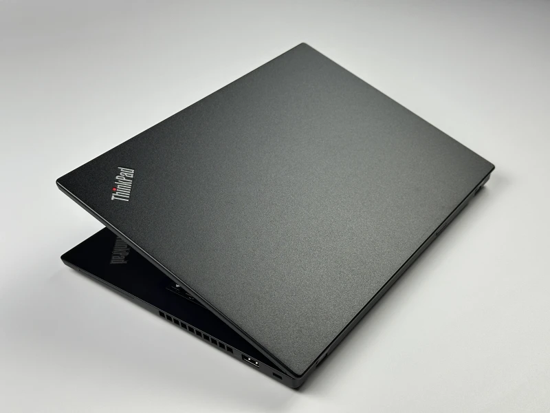 Lenovo ThinkPad X13 Gen 1 i7-10610U, 16GB RAM, dotykowy ekran 13,3" FHD   – kompaktowy laptop biznesowy do pracy mobilnej i codziennej.
