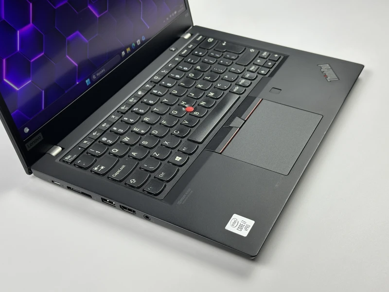 Lenovo ThinkPad X13 Gen 1 i7-10610U, 16GB RAM, dotykowy ekran 13,3" FHD   – kompaktowy laptop biznesowy do pracy mobilnej i codziennej.