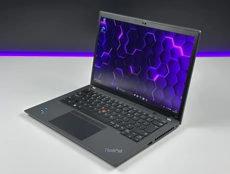 Lenovo ThinkPad X13 Gen 2 - i7-1185G7, 13.3" FHD+ dotyk. Kompaktowy laptop do pracy mobilnej, oferujący wysoką wydajność i komfort obsługi.