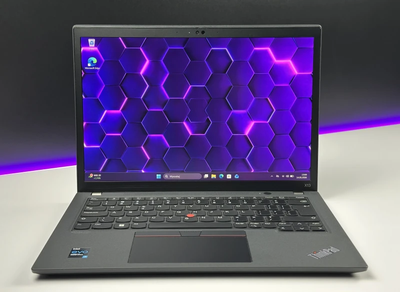 Lenovo ThinkPad X13 Gen 2 - i7-1185G7, 13.3" FHD+ dotyk. Kompaktowy laptop do pracy mobilnej, oferujący wysoką wydajność i komfort obsługi.