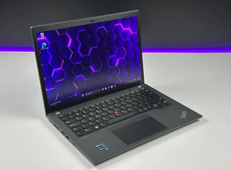 Lenovo ThinkPad X13 Gen 2 - i7-1185G7, 13.3" FHD+ dotyk. Kompaktowy laptop do pracy mobilnej, oferujący wysoką wydajność i komfort obsługi.