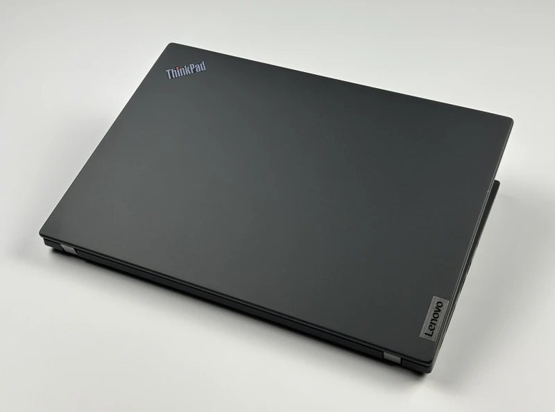 Lenovo ThinkPad X13 Gen 2 - i7-1185G7, 13.3" FHD+ dotyk. Kompaktowy laptop do pracy mobilnej, oferujący wysoką wydajność i komfort obsługi.