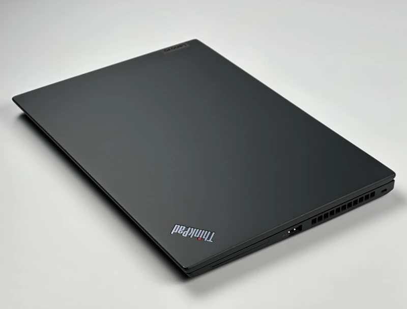 Lenovo ThinkPad X13 Gen 2 - i7-1185G7, 13.3" FHD+ dotyk. Kompaktowy laptop do pracy mobilnej, oferujący wysoką wydajność i komfort obsługi.