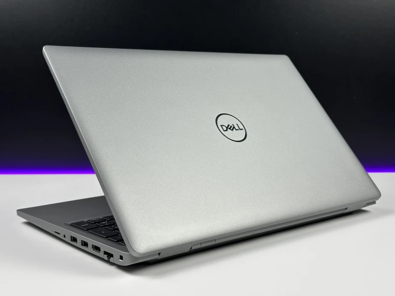 Dell Latitude 5530 - i7-1270P, 15.6" FHD dotykowy. Nowoczesny laptop biznesowy z dużą przestrzenią roboczą, idealny do pracy biurowej i mobilnej.