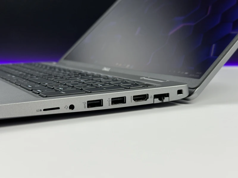 Dell Latitude 5530 - i7-1270P, 15.6" FHD dotykowy. Nowoczesny laptop biznesowy z dużą przestrzenią roboczą, idealny do pracy biurowej i mobilnej.