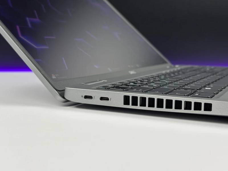 Dell Latitude 5530 - i7-1270P, 15.6" FHD dotykowy. Nowoczesny laptop biznesowy z dużą przestrzenią roboczą, idealny do pracy biurowej i mobilnej.