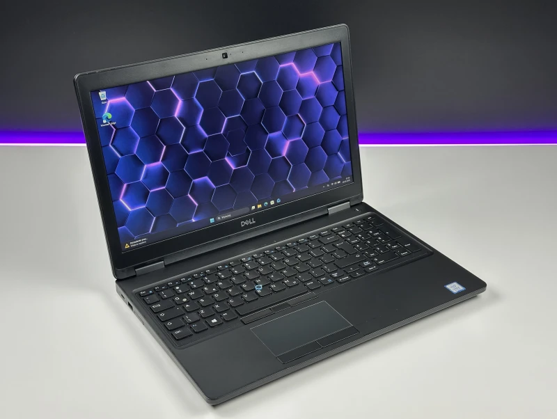 Dell Latitude 5590 - i5-8350U, 15.6", modem LTE. Uniwersalny laptop biznesowy do pracy z dedykowaną grafiką i szerokimi możliwościami łączności.