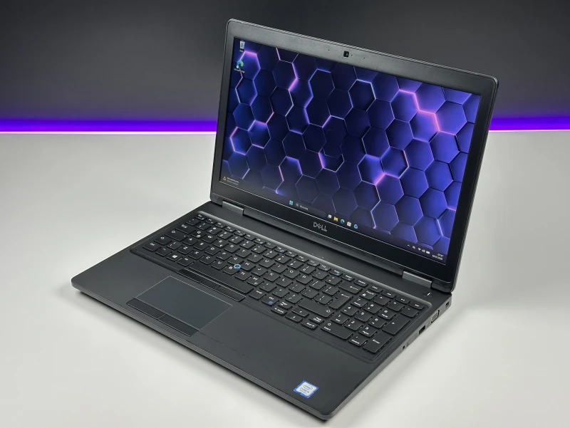 Dell Latitude 5590 - i5-8350U, 15.6", modem LTE. Uniwersalny laptop biznesowy do pracy z dedykowaną grafiką i szerokimi możliwościami łączności.