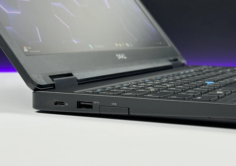 Dell Latitude 5590 - i5-8350U, 15.6", modem LTE. Uniwersalny laptop biznesowy do pracy z dedykowaną grafiką i szerokimi możliwościami łączności.