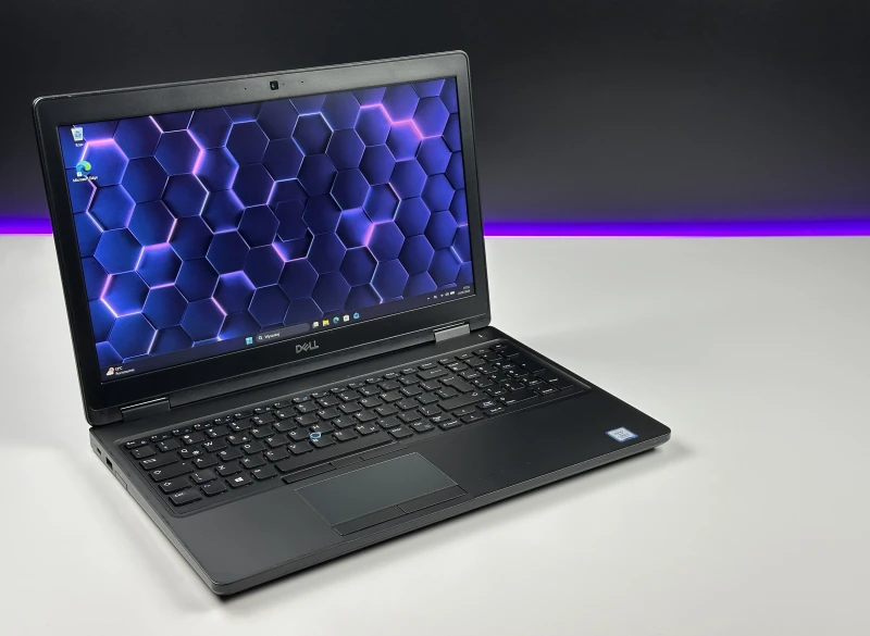Dell Latitude 5590 - i5-8350U, 15.6", modem LTE. Uniwersalny laptop biznesowy do pracy z dedykowaną grafiką i szerokimi możliwościami łączności.