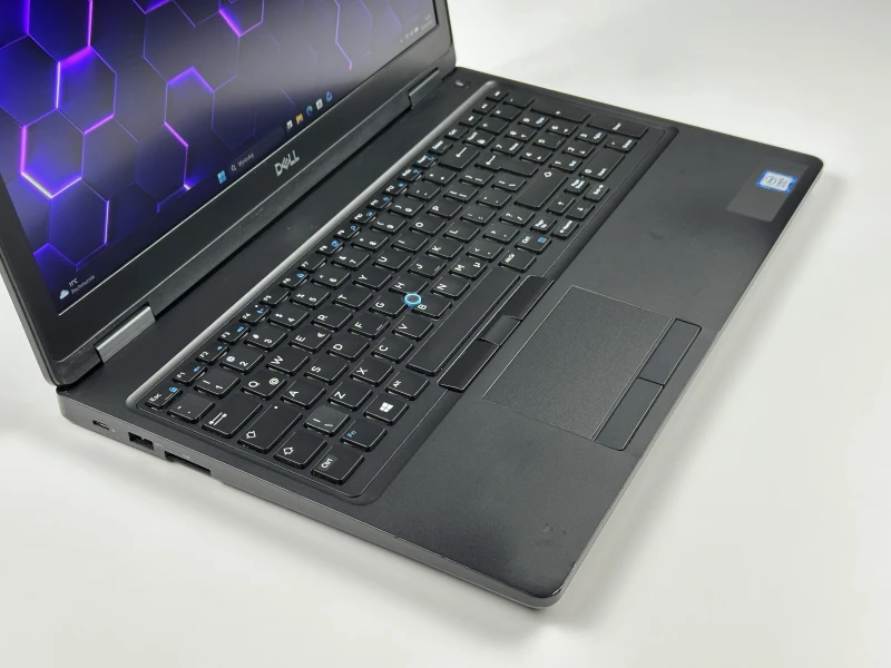 Dell Latitude 5590 - i5-8350U, 15.6", modem LTE. Uniwersalny laptop biznesowy do pracy z dedykowaną grafiką i szerokimi możliwościami łączności.