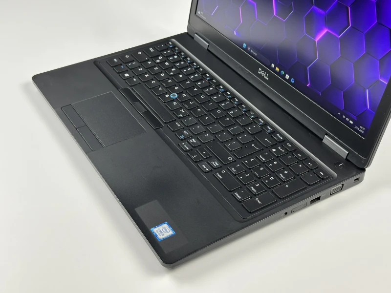 Dell Latitude 5590 - i5-8350U, 15.6", modem LTE. Uniwersalny laptop biznesowy do pracy z dedykowaną grafiką i szerokimi możliwościami łączności.