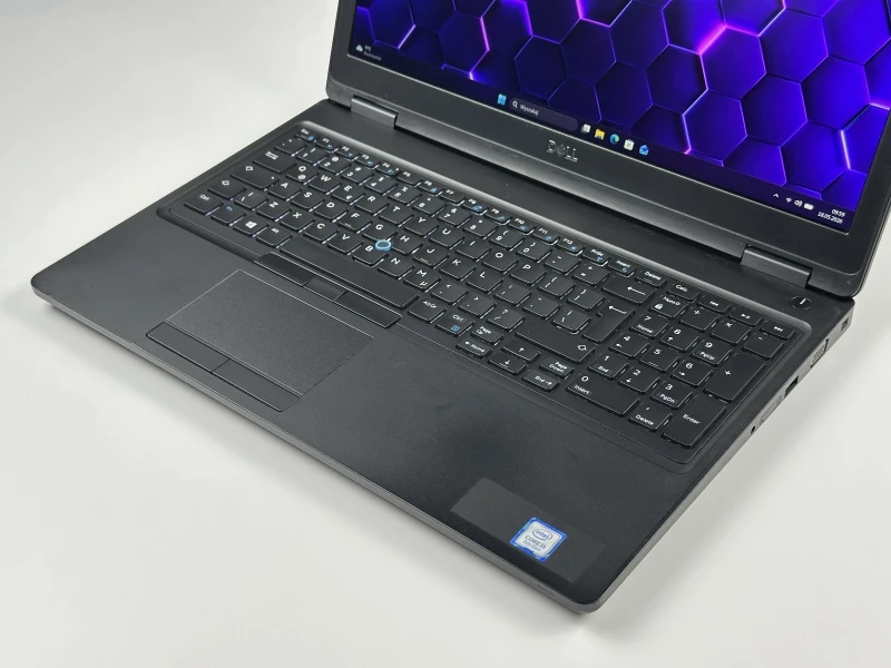 Dell Latitude 5590 - i5-8350U, 15.6", modem LTE. Uniwersalny laptop biznesowy do pracy z dedykowaną grafiką i szerokimi możliwościami łączności.