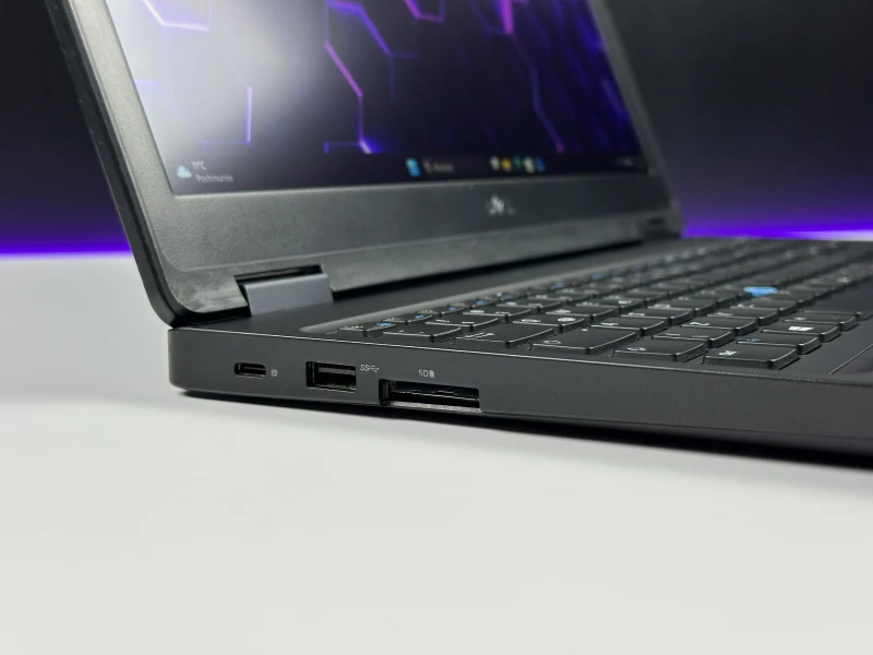 Dell Latitude 5590 - i5-8350U, 15.6", modem LTE. Uniwersalny laptop biznesowy do pracy z dedykowaną grafiką i szerokimi możliwościami łączności.