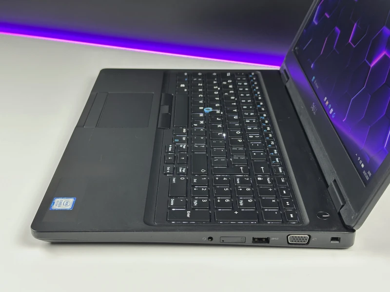 Dell Latitude 5590 - i5-8350U, 15.6", modem LTE. Uniwersalny laptop biznesowy do pracy z dedykowaną grafiką i szerokimi możliwościami łączności.