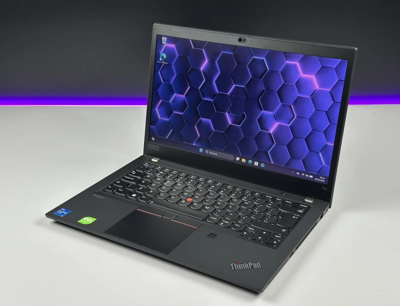 Lenovo ThinkPad T14 Gen 2 i5-1145G7, 14" FHD – biznesowy laptop do pracy biurowej i mobilnej, zapewniający stabilność i komfort użytkowania.