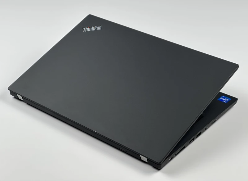 Lenovo ThinkPad T14 Gen 2 i5-1145G7, 14" FHD – biznesowy laptop do pracy biurowej i mobilnej, zapewniający stabilność i komfort użytkowania.