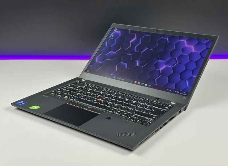 Lenovo ThinkPad T14 Gen 2 i5-1145G7, 14" FHD – biznesowy laptop do pracy biurowej i mobilnej, zapewniający stabilność i komfort użytkowania.