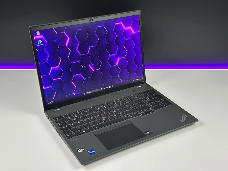 Lenovo ThinkPad T16 Gen 1 z i7-1260P. Wydajny laptop biznesowy z dużą przestrzenią roboczą, idealny do wielozadaniowej pracy biurowej i mobilnej.