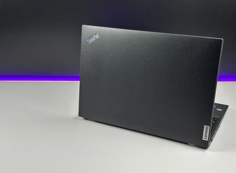 Lenovo ThinkPad T16 Gen 1 z i7-1260P. Wydajny laptop biznesowy z dużą przestrzenią roboczą, idealny do wielozadaniowej pracy biurowej i mobilnej. Lenovo ThinkPad T16 Gen 1 z i7-1260P. Wydajny laptop biznesowy z dużą przestrzenią roboczą, idealny do wielozadaniowej pracy biurowej i mobilnej.