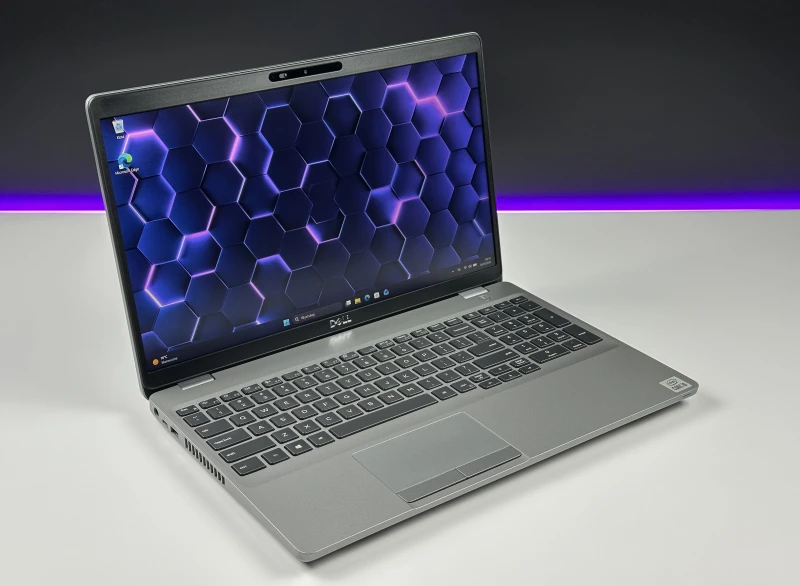 Dell Precision 3551 z i9-10885H i Quadro P620 (4 GB). Laptop biznesowy 15,6” FHD - do CAD, projektów 3D i wymagających aplikacji technicznych.