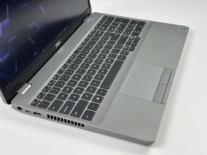 Dell Precision 3551 z i9-10885H i Quadro P620 (4 GB). Laptop biznesowy 15,6” FHD - do CAD, projektów 3D i wymagających aplikacji technicznych.