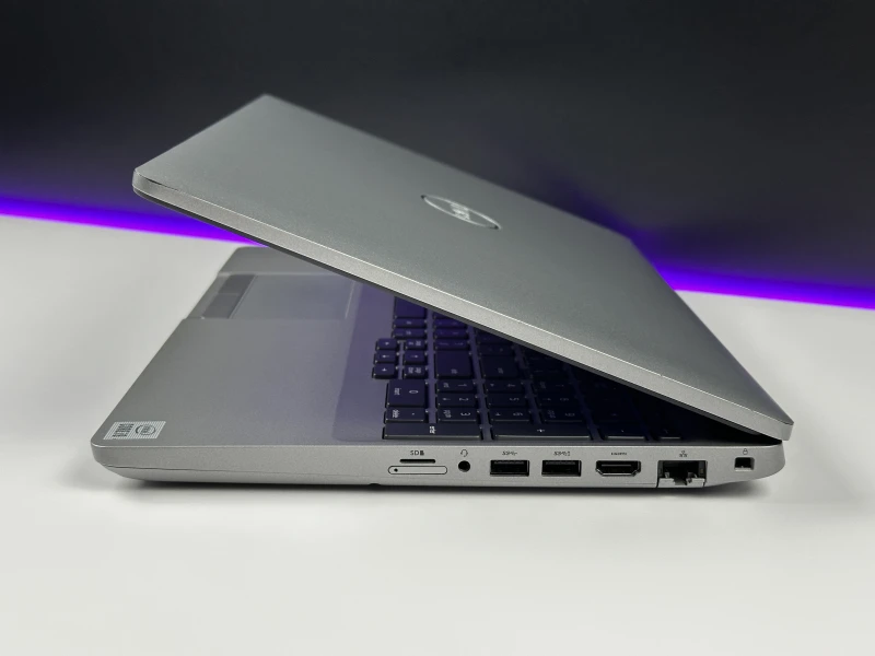 Dell Precision 3551 z i9-10885H i Quadro P620 (4 GB). Laptop biznesowy 15,6” FHD - do CAD, projektów 3D i wymagających aplikacji technicznych.