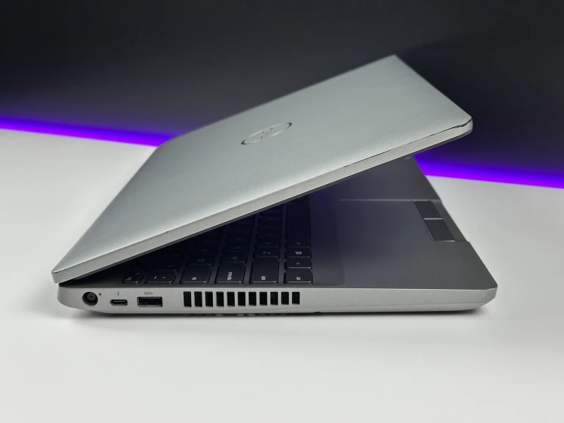 Dell Precision 3551 z i9-10885H i Quadro P620 (4 GB). Laptop biznesowy 15,6” FHD - do CAD, projektów 3D i wymagających aplikacji technicznych.