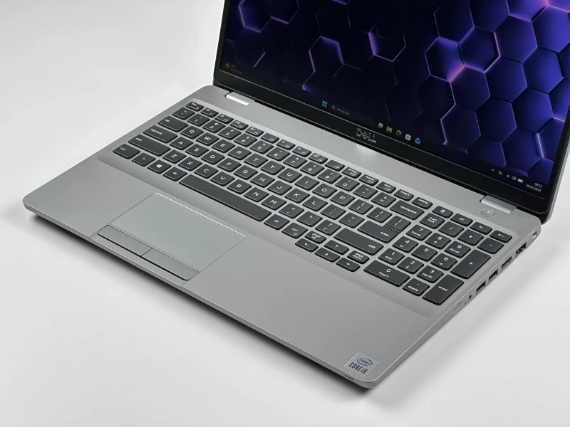 Dell Precision 3551 z i9-10885H i Quadro P620 (4 GB). Laptop biznesowy 15,6” FHD - do CAD, projektów 3D i wymagających aplikacji technicznych.