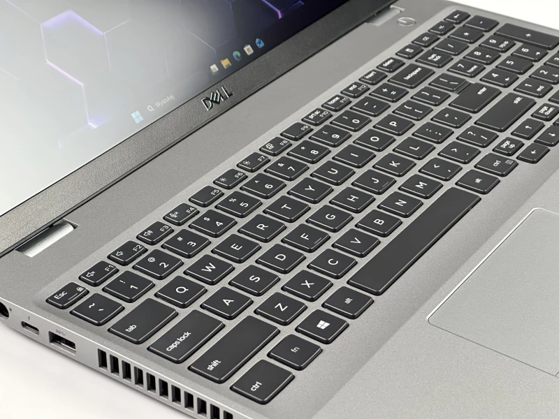 Dell Precision 3551 z i9-10885H i Quadro P620 (4 GB). Laptop biznesowy 15,6” FHD - do CAD, projektów 3D i wymagających aplikacji technicznych.