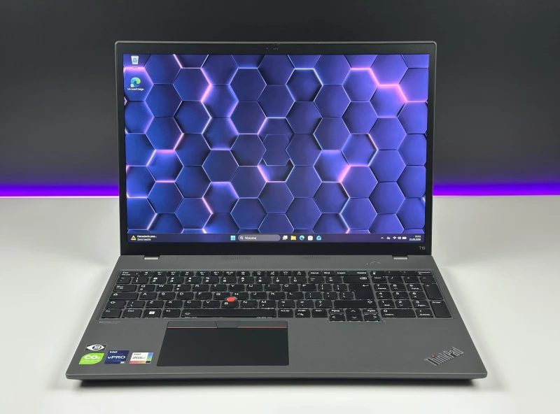 Lenovo ThinkPad T16 Gen 1 - i5-1245U, 16". Biznesowy laptop oferujący dużą przestrzeń roboczą i komfort codziennej pracy.