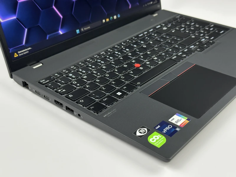 Lenovo ThinkPad T16 Gen 1 - i5-1245U, 16". Biznesowy laptop oferujący dużą przestrzeń roboczą i komfort codziennej pracy.