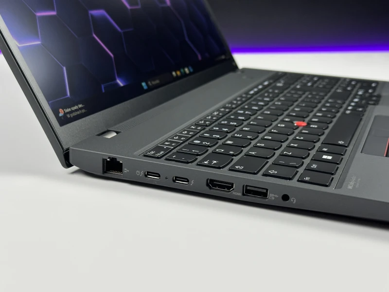 Lenovo ThinkPad T16 Gen 1 - i5-1245U, 16". Biznesowy laptop oferujący dużą przestrzeń roboczą i komfort codziennej pracy.
