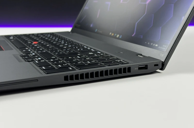 Lenovo ThinkPad T16 Gen 1 - i5-1245U, 16". Biznesowy laptop oferujący dużą przestrzeń roboczą i komfort codziennej pracy.