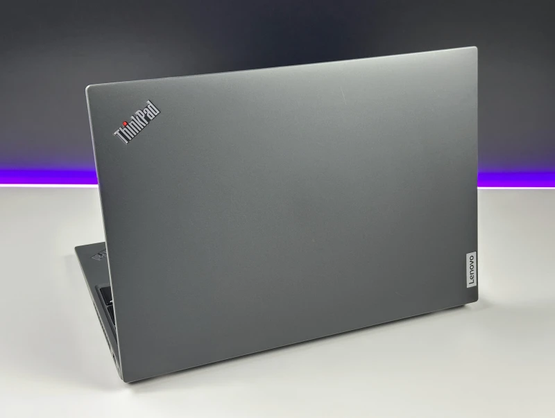 Lenovo ThinkPad T16 Gen 1 - i5-1245U, 16". Biznesowy laptop oferujący dużą przestrzeń roboczą i komfort codziennej pracy.