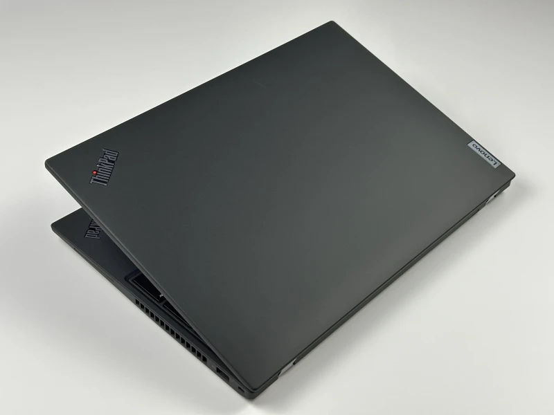 Lenovo ThinkPad T16 Gen 1 - i5-1245U, 16". Biznesowy laptop oferujący dużą przestrzeń roboczą i komfort codziennej pracy.
