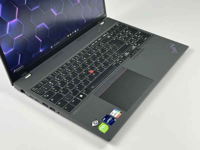 Lenovo ThinkPad T16 Gen 1 - i5-1245U, 16". Biznesowy laptop oferujący dużą przestrzeń roboczą i komfort codziennej pracy.