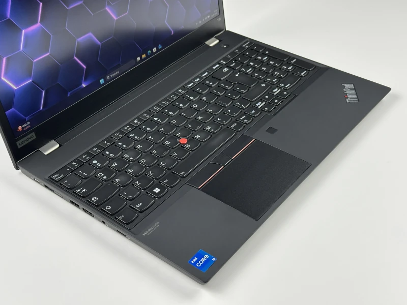 Lenovo ThinkPad T15 Gen 2 z i5-1135G7, ekran FHD 15.6", modem LTE. Laptop biznesowy z energooszczędnym procesorem Intel 11. generacji.