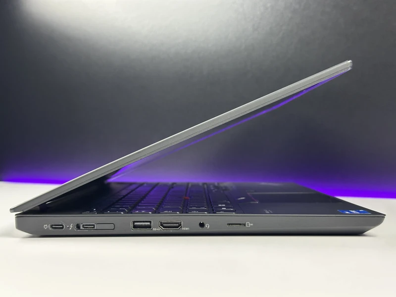 Lenovo ThinkPad T15 Gen 2 z i5-1135G7, ekran FHD 15.6", modem LTE. Laptop biznesowy z energooszczędnym procesorem Intel 11. generacji.