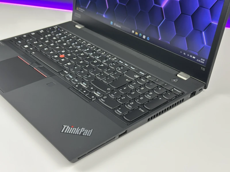 Lenovo ThinkPad T15 Gen 2 z i5-1145G7, ekran FHD 15.6", modem LTE. Laptop biznesowy z energooszczędnym procesorem Intel 11. generacji.