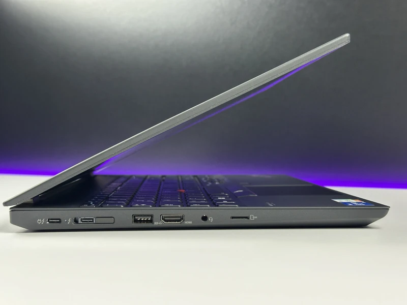 Lenovo ThinkPad T15 Gen 2 z i5-1145G7, ekran FHD 15.6", modem LTE. Laptop biznesowy z energooszczędnym procesorem Intel 11. generacji.
