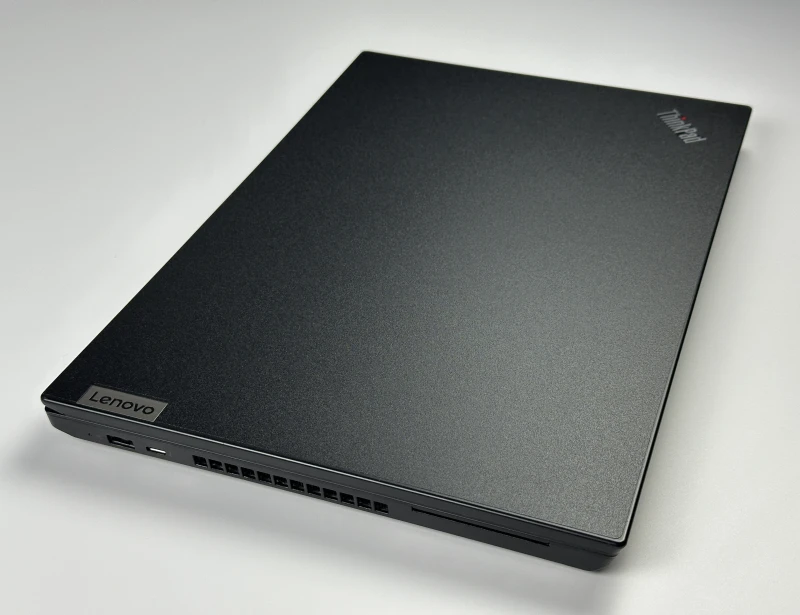 Lenovo ThinkPad P15v Gen 2 - mobilna stacja robocza z wydajnym procesorem Intel Core i9-11950H do CAD, projektowania i pracy profesjonalnej.