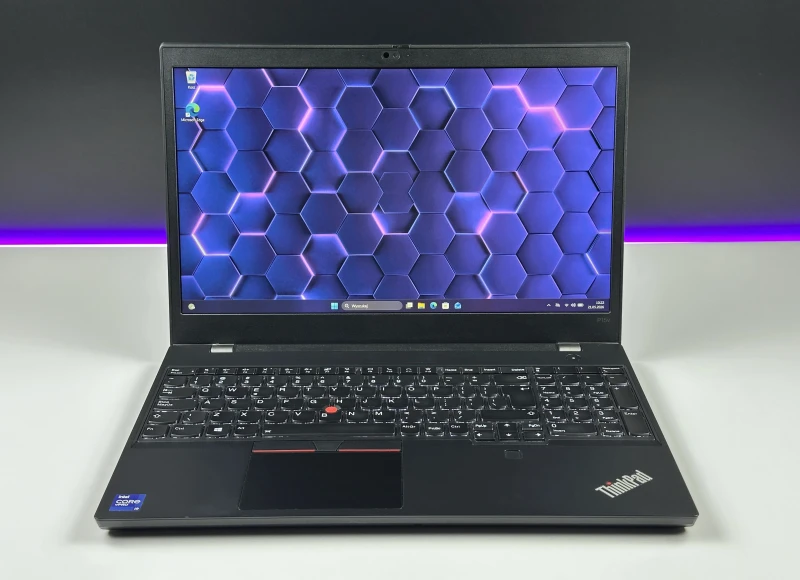Lenovo ThinkPad P15v Gen 2 - mobilna stacja robocza z wydajnym procesorem Intel Core i9-11950H do CAD, projektowania i pracy profesjonalnej.