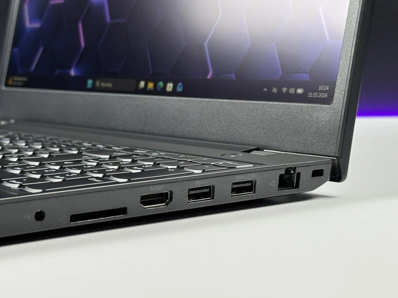 Lenovo ThinkPad P15v Gen 2 - mobilna stacja robocza z wydajnym procesorem Intel Core i9-11950H do CAD, projektowania i pracy profesjonalnej. Lenovo ThinkPad P15v Gen 2 - mobilna stacja robocza z wydajnym procesorem Intel Core i9-11950H do CAD, projektowania i pracy profesjonalnej.